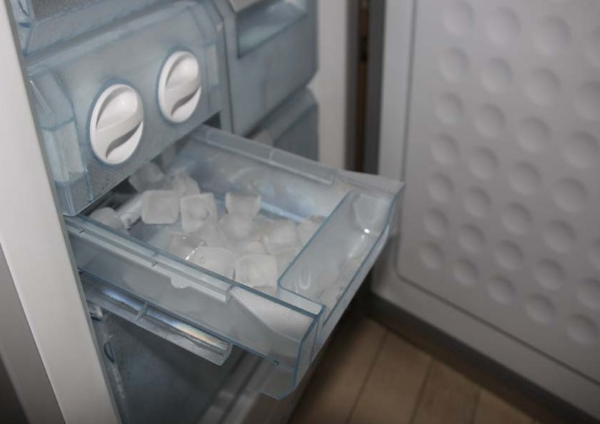 冰箱漏水